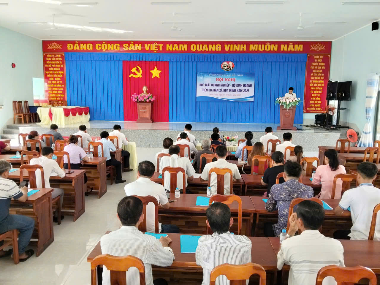 Ủy ban nhân dân xã Hòa Minh tổ chức họp mặt doanh nghiệp,
 hộ kinh doanh trên địa bàn xã
